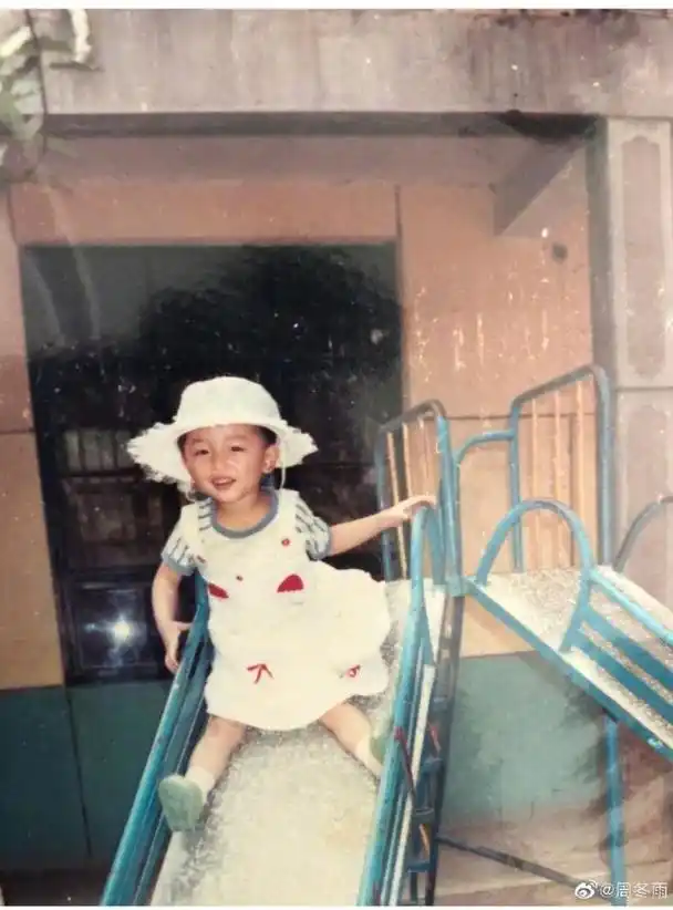 周冬雨小时候的照片,可爱的,美美的