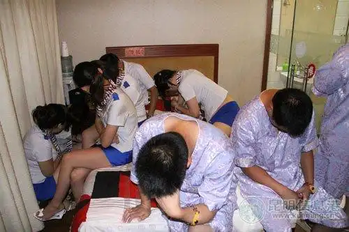 昆明警方夜查娱乐场所"扫黄" 抓获涉黄人员上百人警方供图