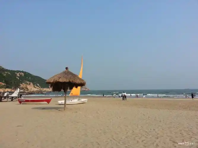 p>珠海飞沙滩,约600米,宽约200米,腹地宽广,植物茂盛.