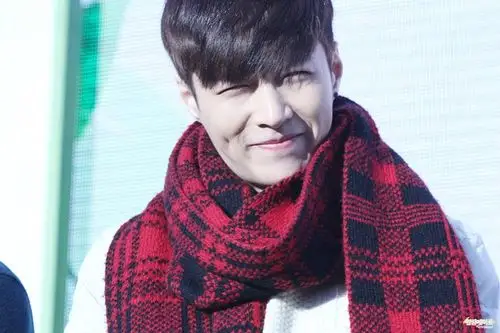 回应: 豆瓣图楼|张艺兴笑起来也太治愈了吧!