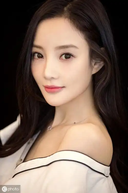 李小璐贾乃亮真实现状(曝五十二部李小璐万人睡)(1)