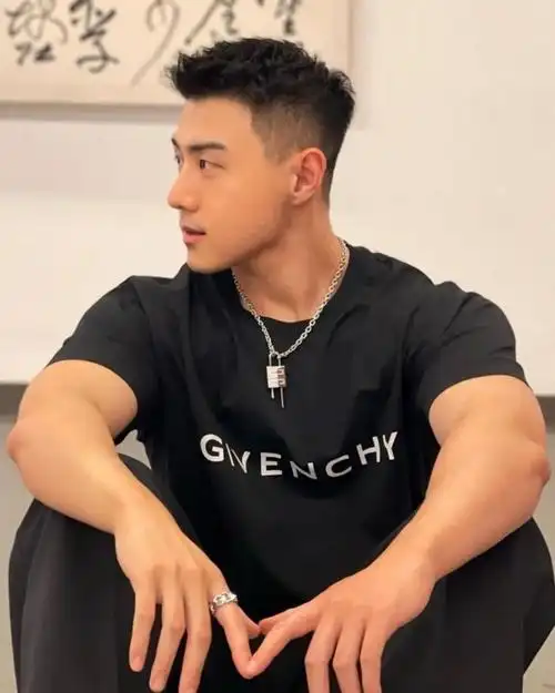 男生夏天适合剪"短发",这3款发型清爽干净,剪完阳光帅气!