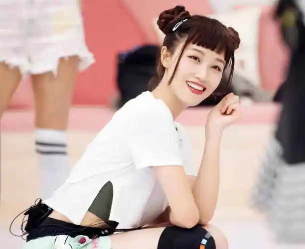 《乘风破浪的姐姐》蓝盈莹脱离张雨绮组,与郑希怡争位置引争议_实力