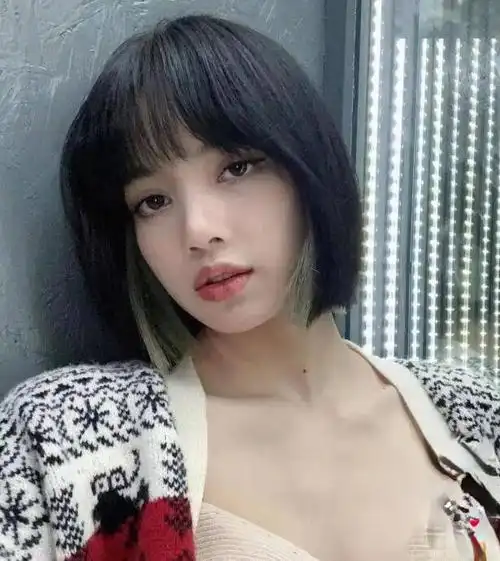 今年流行"挂耳lisa染"韩国爆款染发发型