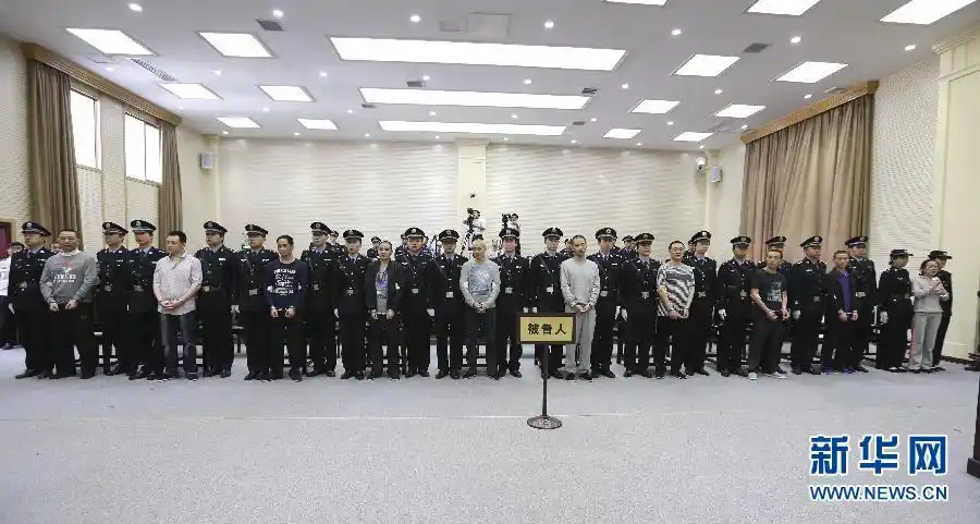 刘汉最后的公演自辩140分钟拒不认罪组图