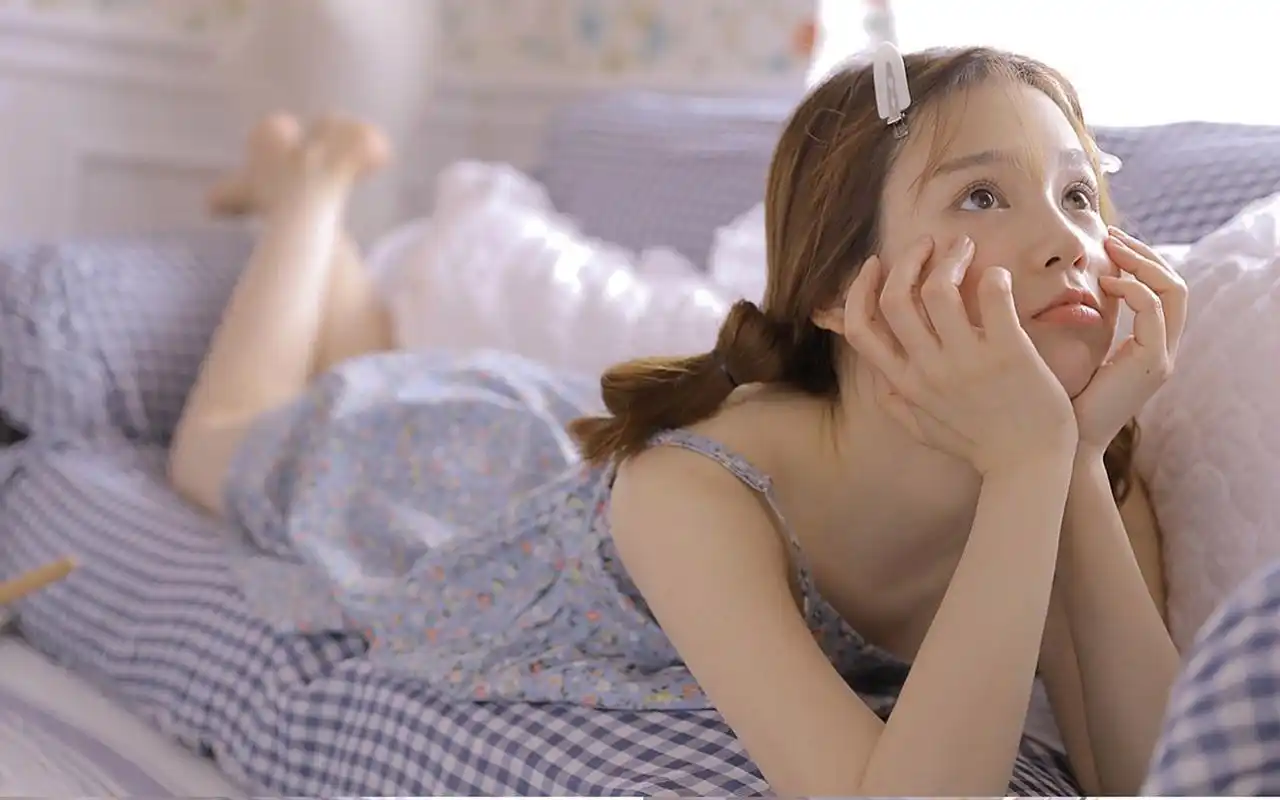 马尾辫美女唯美写真高清壁纸