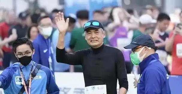 潘玮柏近照发福变胖,本人超像郝邵文,网友大呼快减肥!