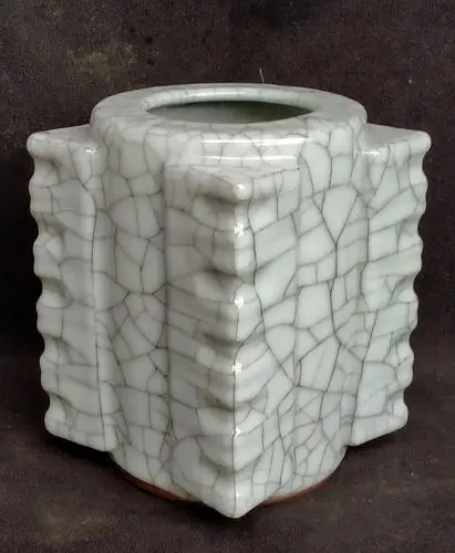 宋:官窑月白釉琮式瓶.高14.5cm口径10.3cm宽10.8cmx10.8cm