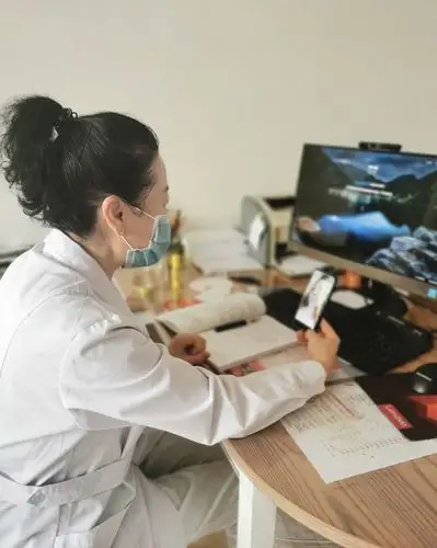 正在在线问诊的赵良芸