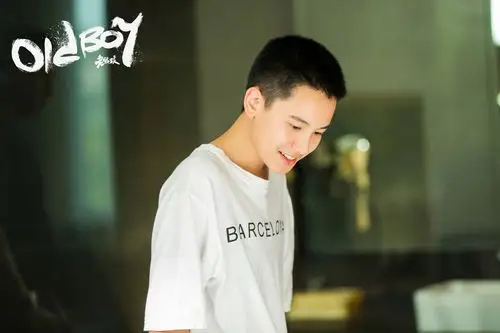 《老男孩》曝知心蜜恋海报,刘烨雷佳音尽显深情