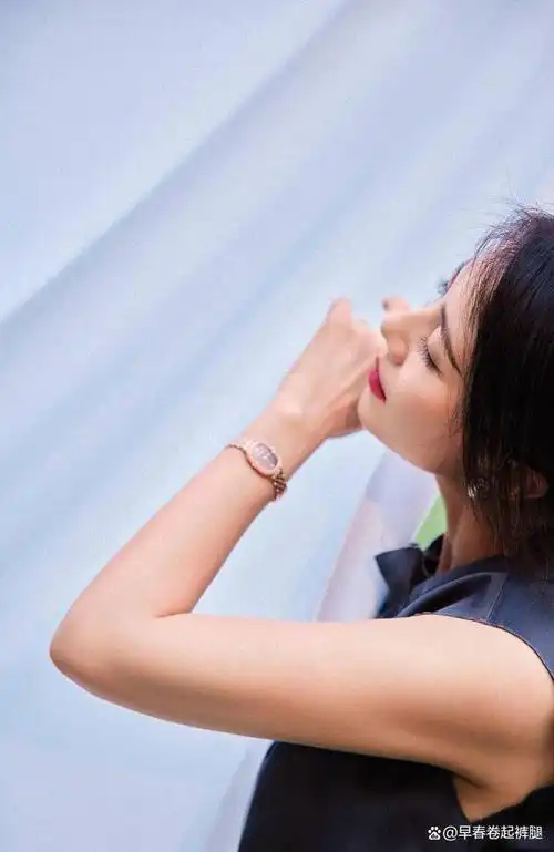 高圆圆阿那亚写真曝光,岁月未减清新魅力