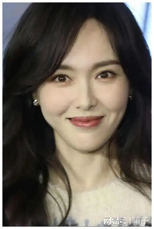 她是怎么做到又显年轻又没整容痕迹的?|唐嫣|女神|明星脸_网易订阅