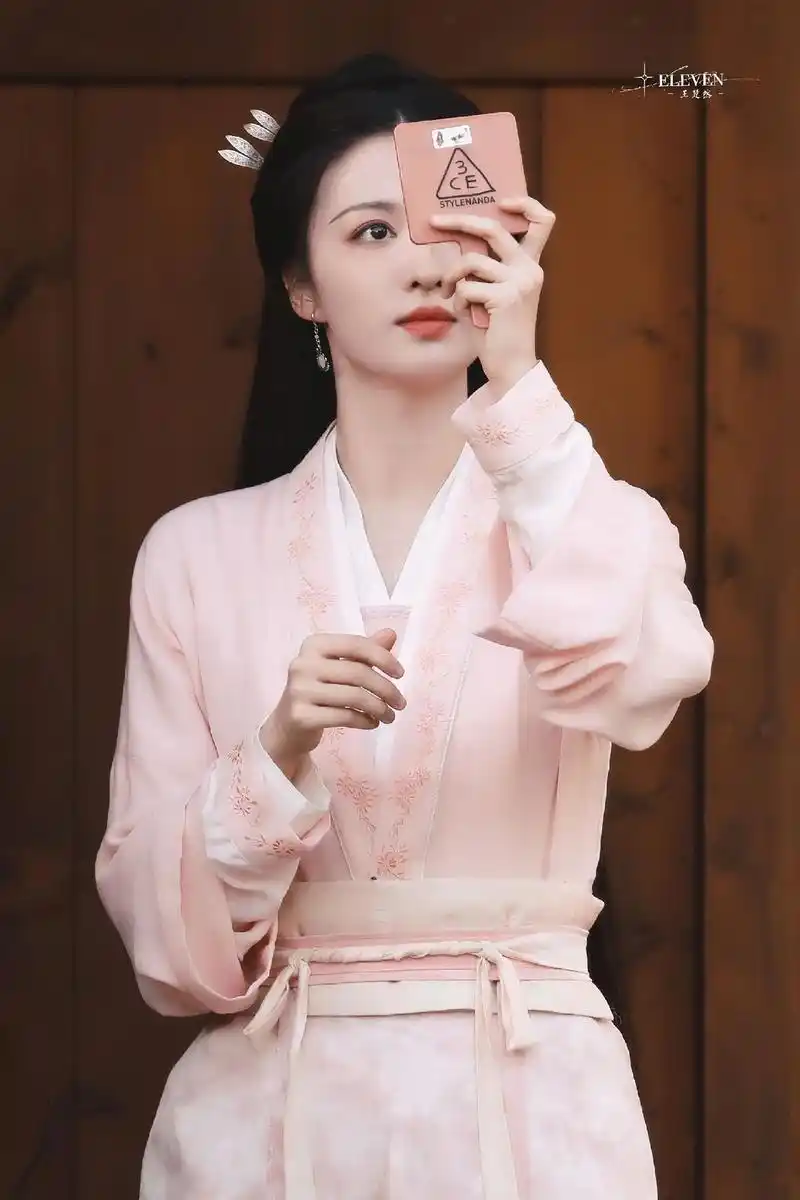 粉衣眠棠特别特别温柔!#王楚然 - 抖音