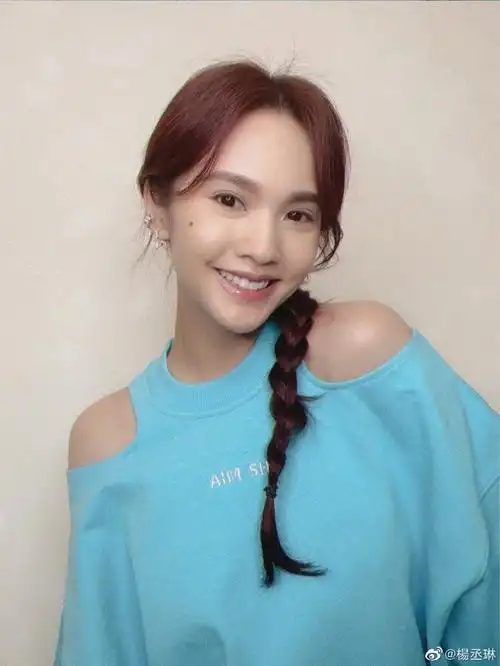 杨丞琳晒库存美照元气满满笑容灿烂