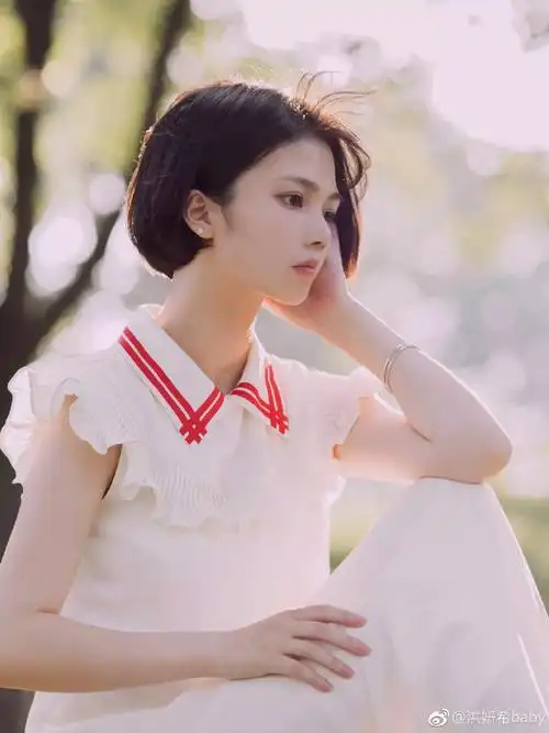 15岁女孩被传裸照,骂荡妇:长得太漂亮,也是一种罪吗