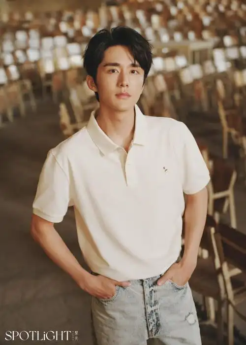 张新成聚光五月刊封面##张新成埃及金色光影大片