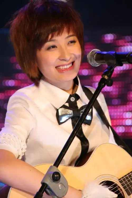 曾轶可快女巡演宣传海报新浪娱乐讯 10月7日,"2009快乐女声·我们一起