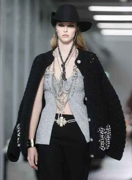 香奈儿2021/22高级手工坊系列时装秀|香奈儿_新浪新闻