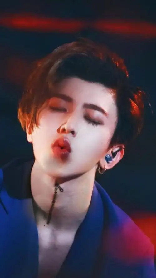 闭眼要什么?要亲亲才能起    #蔡徐坤#ride or die至死不渝-蔡徐坤