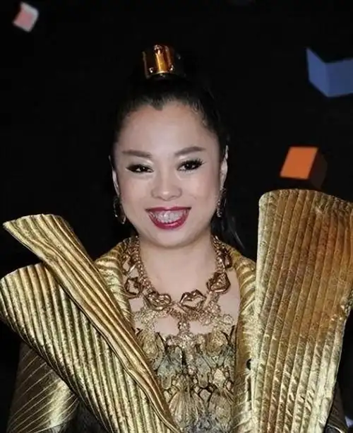 被称为黄妈妈的歌手黄绮珊疑似"动脸",视频中模样大变引争议!