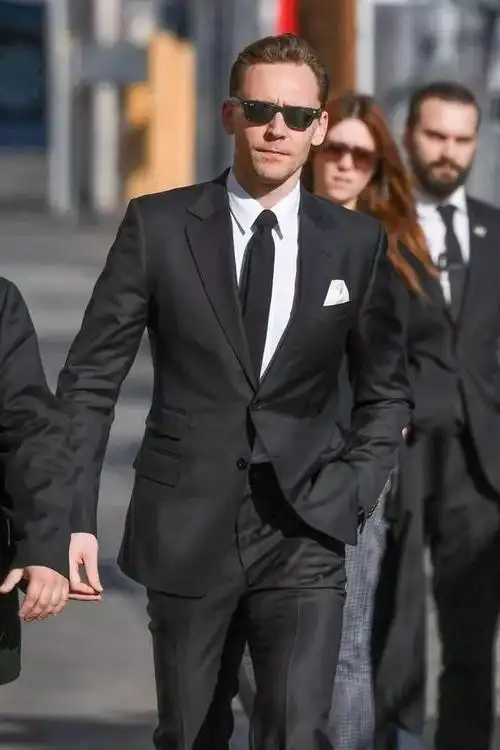 会穿西装的男人,才是行走的荷尔蒙