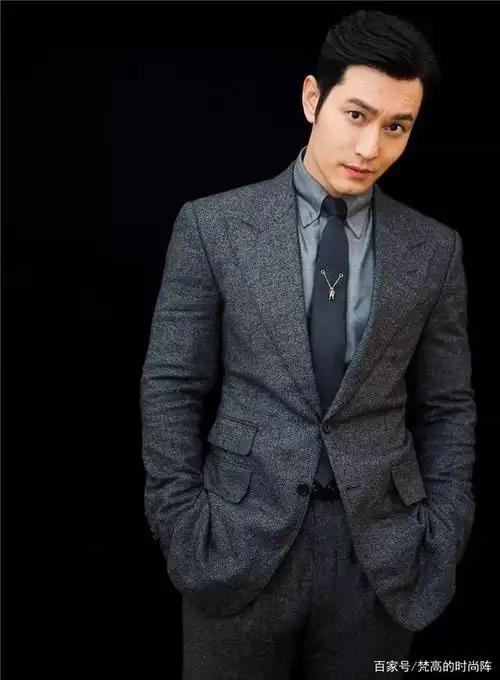 男人过了40岁尽量别穿短袖配短裤!推荐黄晓明5套搭配,真帅气