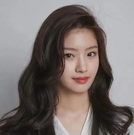 好看脸型有四种:圆脸可爱,鹅蛋脸360°无死角,最后一个是高级脸