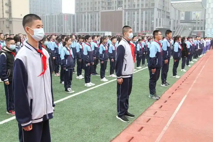 历城六中举行消防安全应急疏散演练暨消防安全知识培训