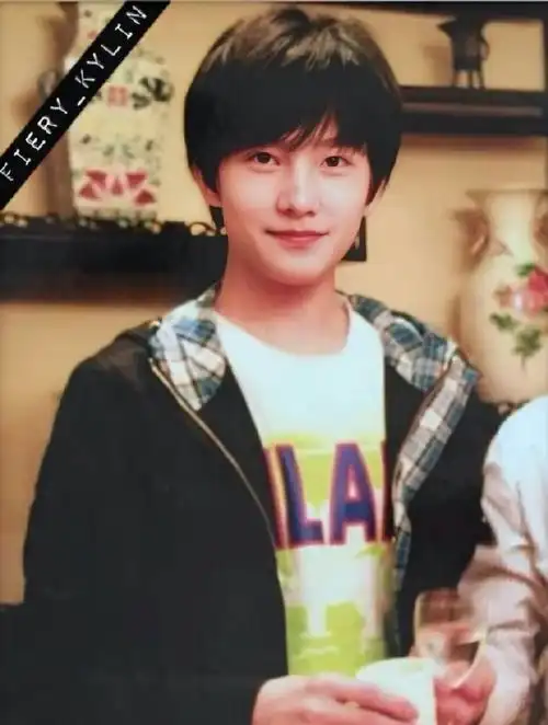 杨洋#小时候出道前童年照早期 美图头像杂志代言图片开屏视频 手机