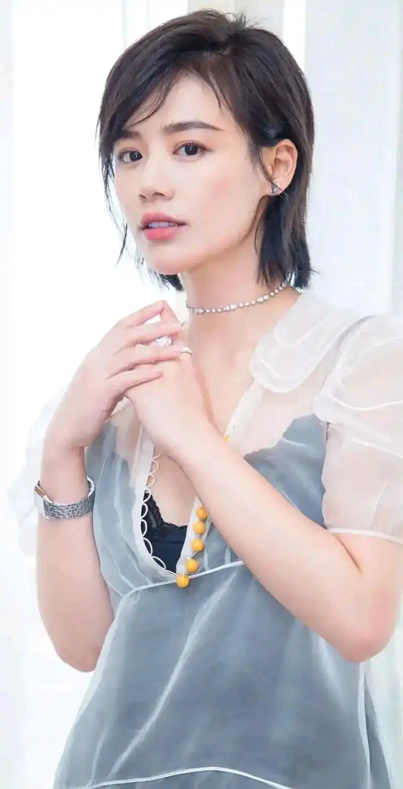 马思纯高清写真太惊艳了,肤白貌美,身姿卓越