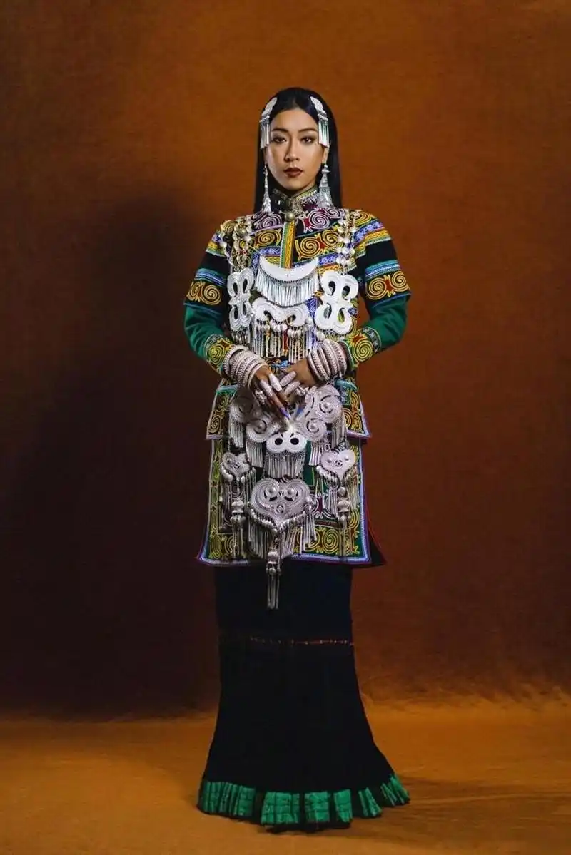 吉克隽逸彝族证件照#真的不允许有任何人错过 彝族证件照,真的是久览