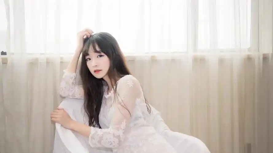 白色蕾丝长裙女生电脑壁纸图片