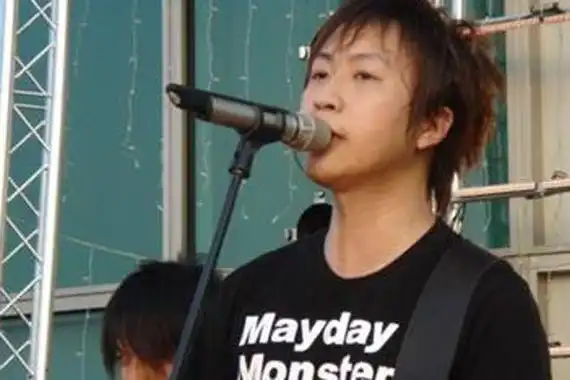 五月天阿信打开嗓针是真的吗他为什么发福了