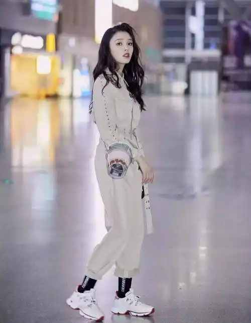 原创林允不愧是时髦精日常私服穿搭好减龄处处尽显少女感