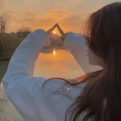 微笑使疲惫的人得到安适侧脸仙气女生头像