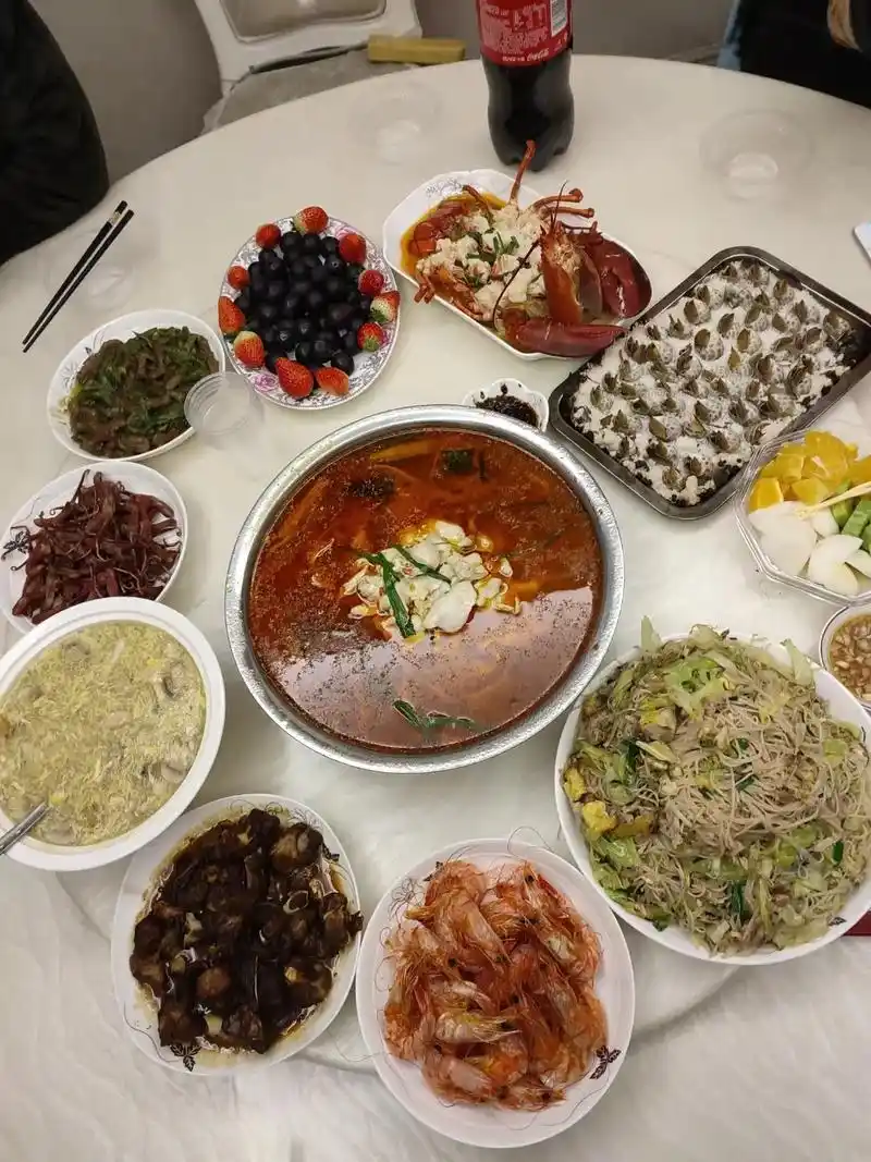 今天的生日过的高兴儿子做了一桌菜,外甥买蛋糕,外甥媳妇买,还 - 抖音