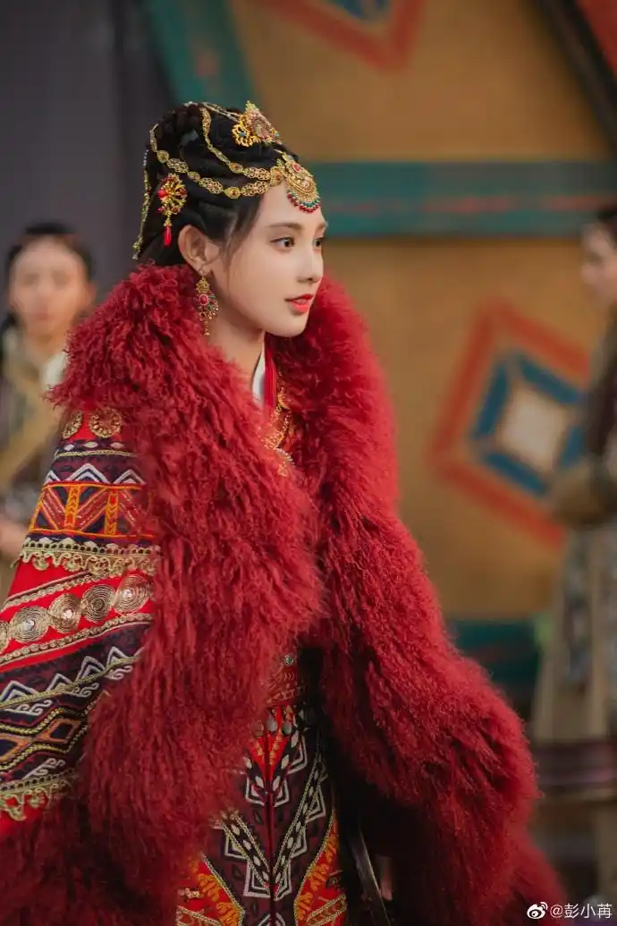 难忘《东宫》曲小枫!彭小苒:再远的月亮,也得努力踮脚够一够