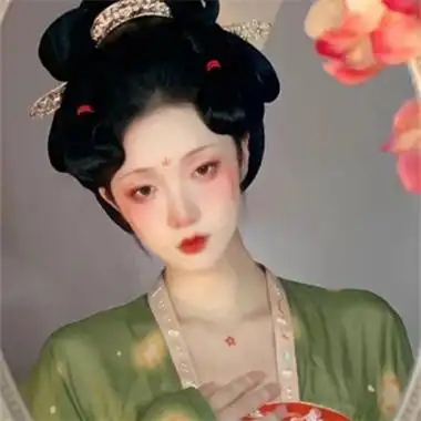 真人女生头像分享来了,最近我们可以常常的在街道上看到穿着古装的人