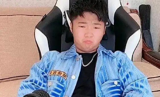 天津李四送外围八卦豪车,白小白吐槽亲戚老是找自己借钱