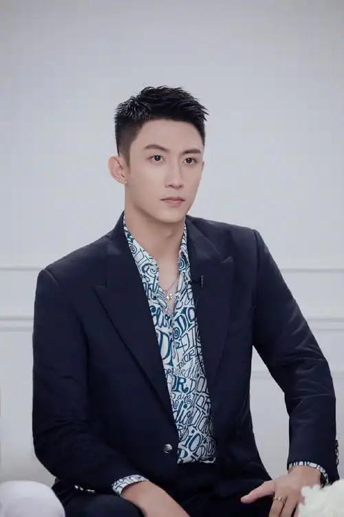 黄景瑜帅气养眼写真图片25