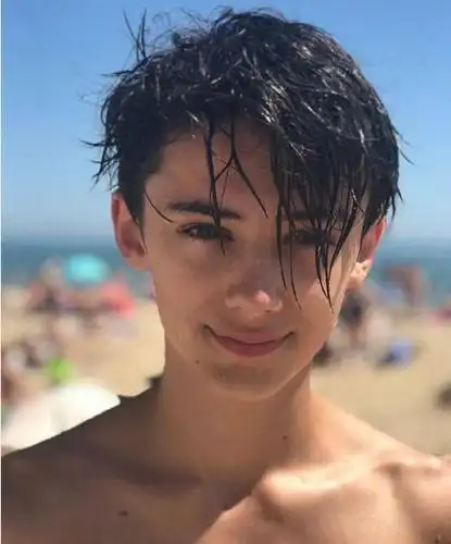 他被誉为"世界第一美男子""全球最帅正太",如今16岁却没长残