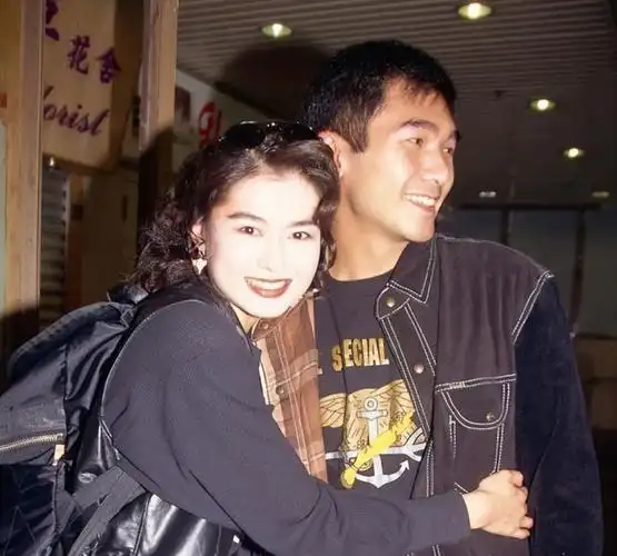 港片神作《家有喜事》30年,10位绝色美人今何在?