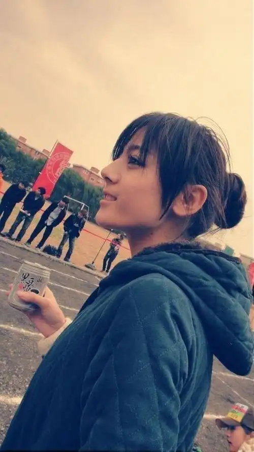 迪丽热巴被怀疑整容 中学照片爆出 网传惨遭打脸!