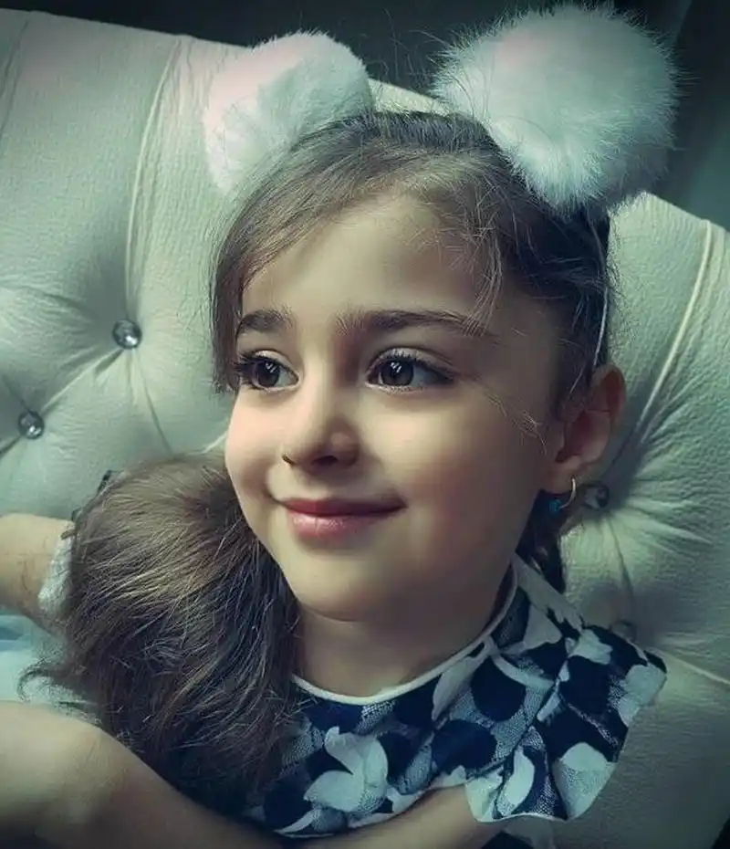 的小女孩被大家称为"全球最美"当很多人抱着"究竟长什么样儿"的心态