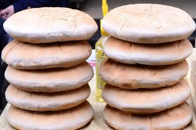 陕西小吃"白面锅盔",面香酥脆,回口带甜,配方和做法都很详细