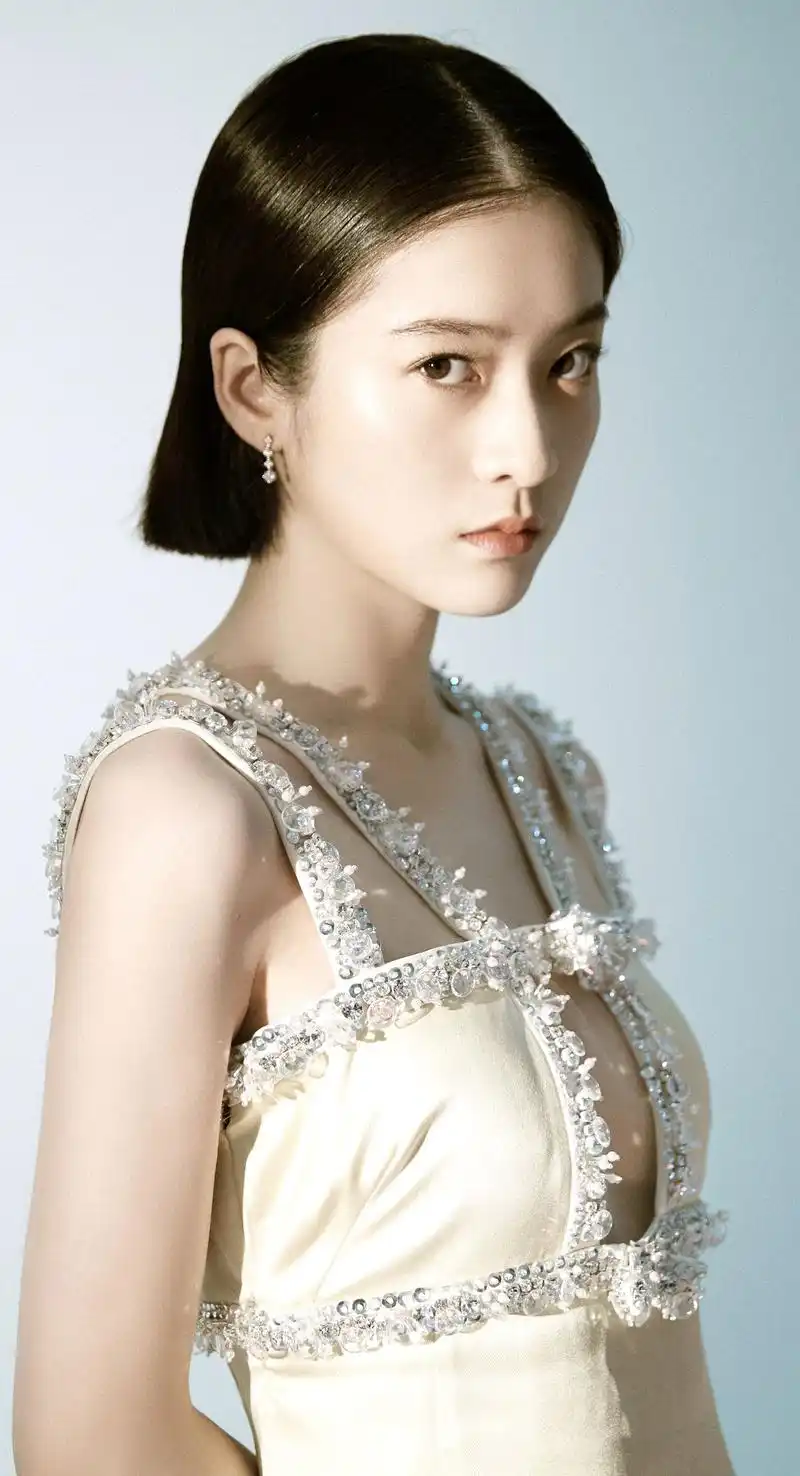 95后美女张雪迎高清写真,青春靓丽,窈窕曲线太迷人