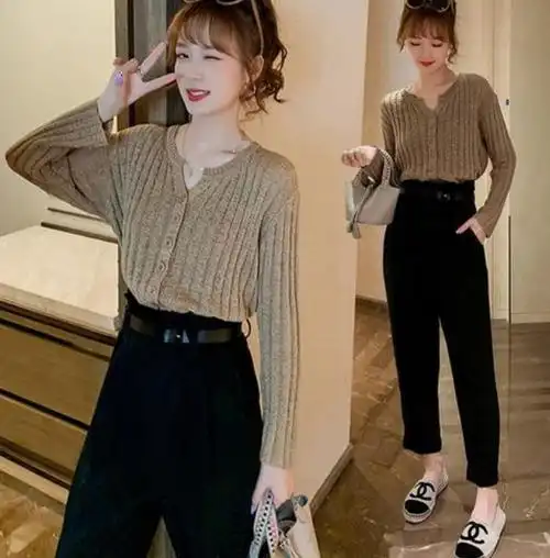 1,萝卜裤搭配针织毛衣萝卜裤是很适合搭配针织上衣的,就比如适合搭配