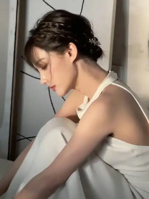 李一桐素颜妆感随拍##李一桐笑眼