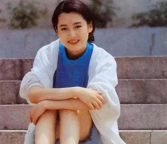 回顾女神许晴才华与颜值兼备越老越迷人54岁仍单身