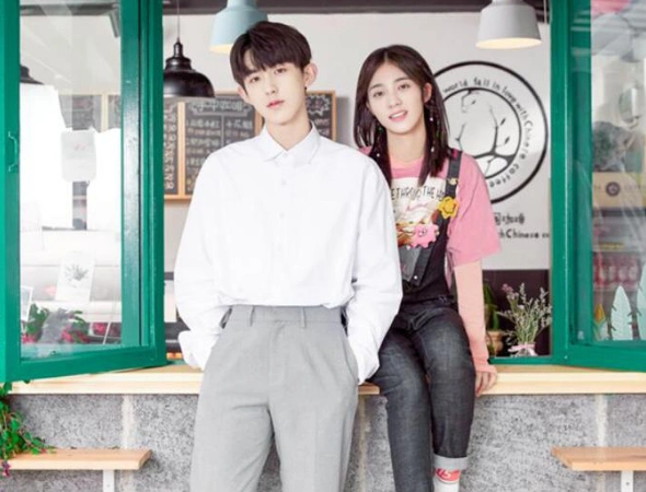 《谢谢让我遇见你》,郭俊辰万鹏合作甜甜蜜蜜,守护温暖青春